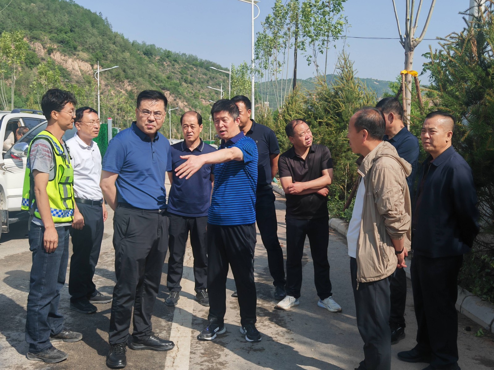 市交運局副局長劉玉東、集團公司董事長蘇東東一行深入延安交投集團在建項目調(diào)研督導(dǎo)